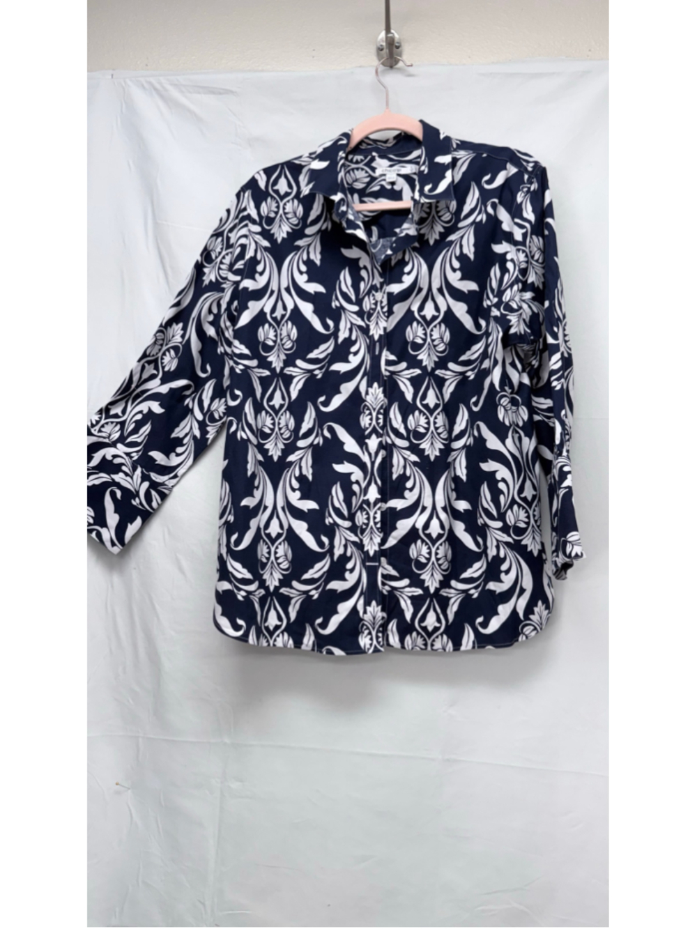 Women's Chico's Button Down Shirt Size 16 Navy Blue White Damask Print